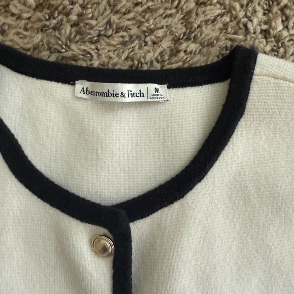 Abercrombie & Fitch Cream Vest with Black Trim - Picture 2 of 5